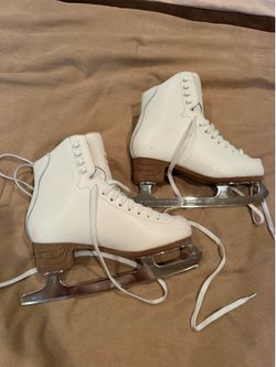 Jackson size 7.5 figure skates