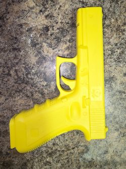 Training realistic non firing plastic hand gun