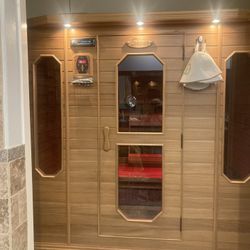 Luxury 3–4 Person Infrared Sauna – Excellent Condition – Full Setup + Accessories