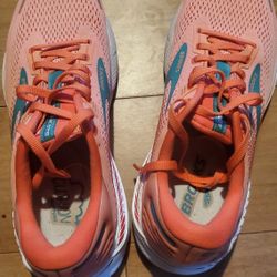 Brooks Women's Running Shoe