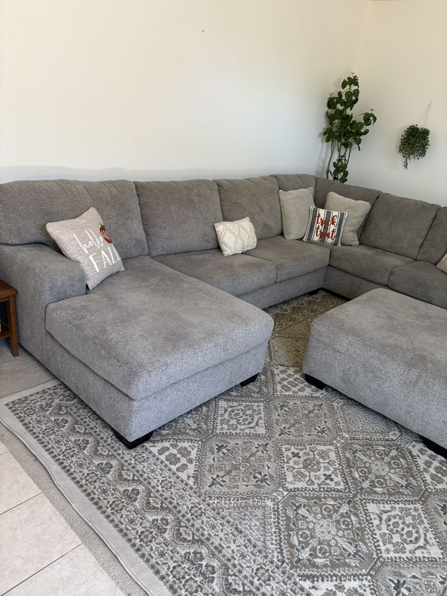 Ballinasloe 3-Piece Sectional with Ottoman
