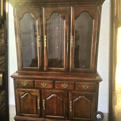Kincaid Hutch With Glass Shelves Super Clean!!