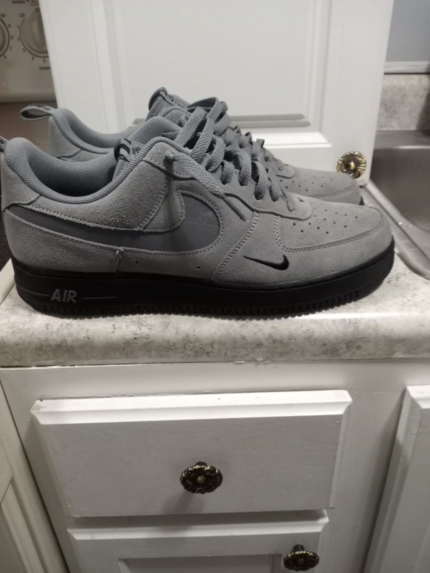 Air Force 1s 11.5