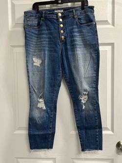 STS Blue Women’s Distressed Blue Ankle Jeans with Raw Hem - Size 32 - VGUC