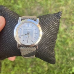 Vintage Burberry Ladies Watch w/ Date Fancy Vintage Original Band Luxury 