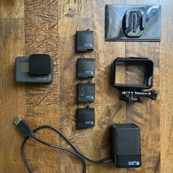 Go Pro 5 With Extras 