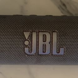🎧 JBL Flip 6 – Gray Portable Bluetooth Speaker