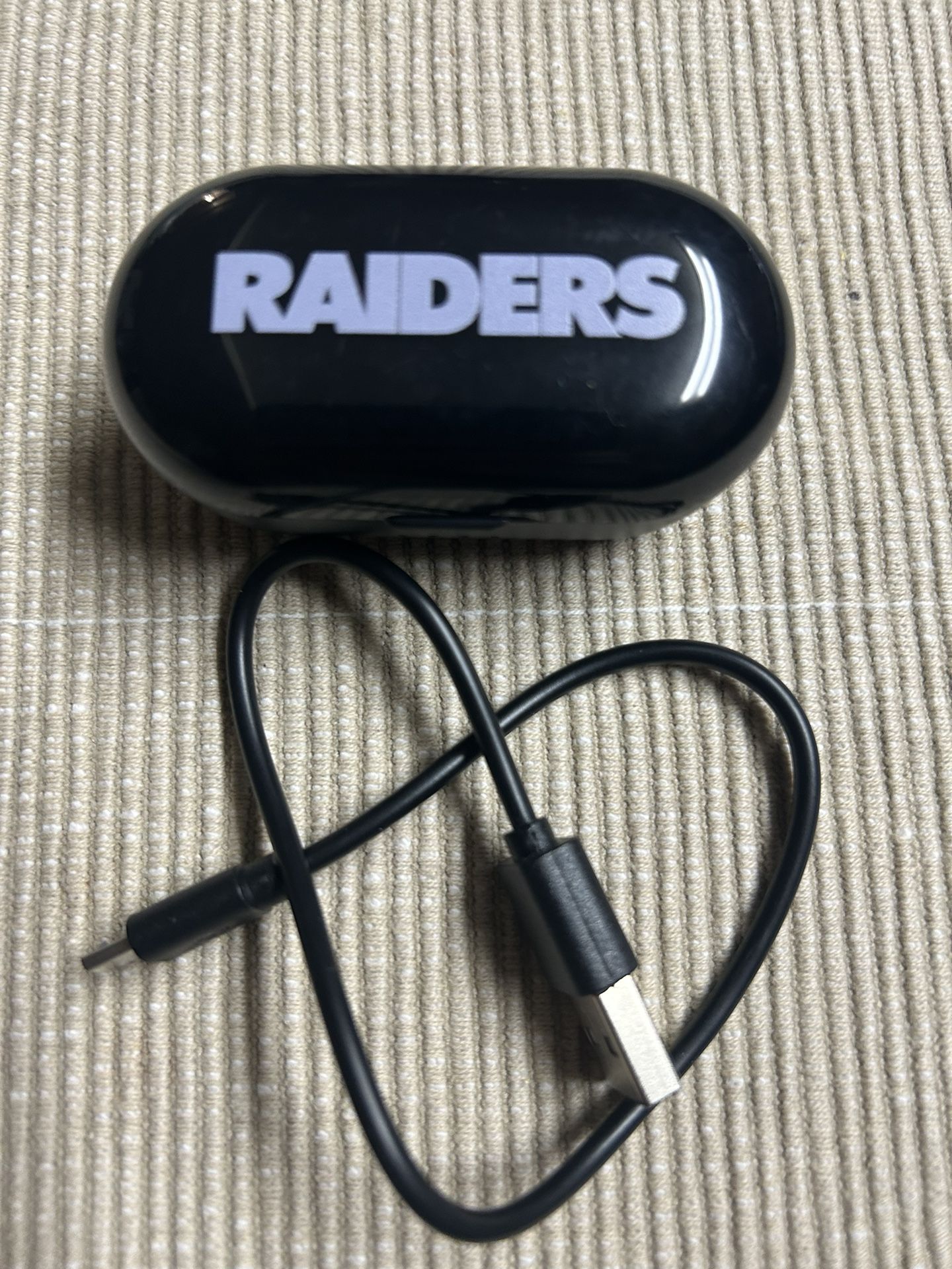 RAIDERS BLUETOOTH  HEADPHONES 
