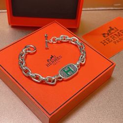 A simple retro versatile bracelet