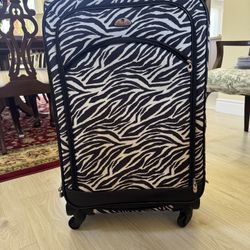 Zebra Pattern Rolling Suitcase - Black & White