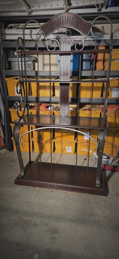 Dining Room Table with 4 chairs And matching Bakers Rack
