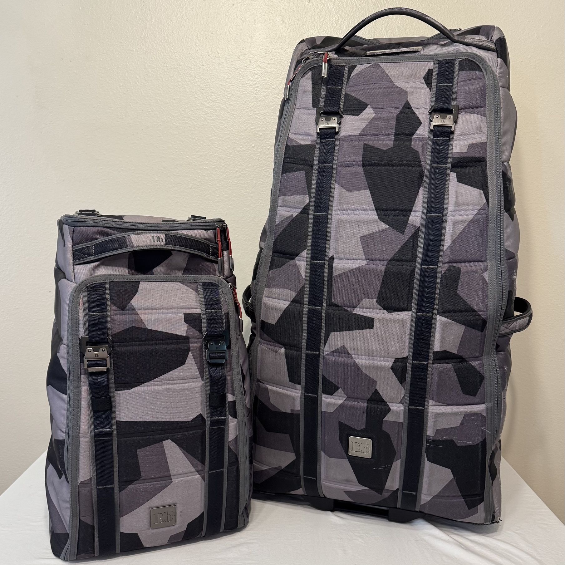 Douchebags Db The Hugger 30L EVA Camo 限定 Douchebag (DOUFC) The Hugger 30L EVA, Jo Camo : Amazon.de