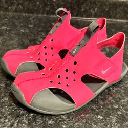 Girl’s Nike Sandals-Size 2Y