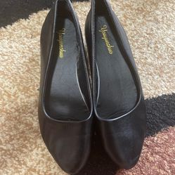 Black Chunk Heels (size 7.5) 