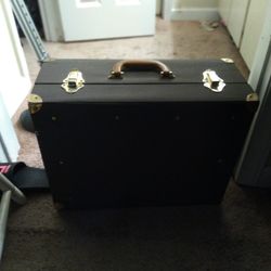 Antique Suitcase  Dinner Set   New 