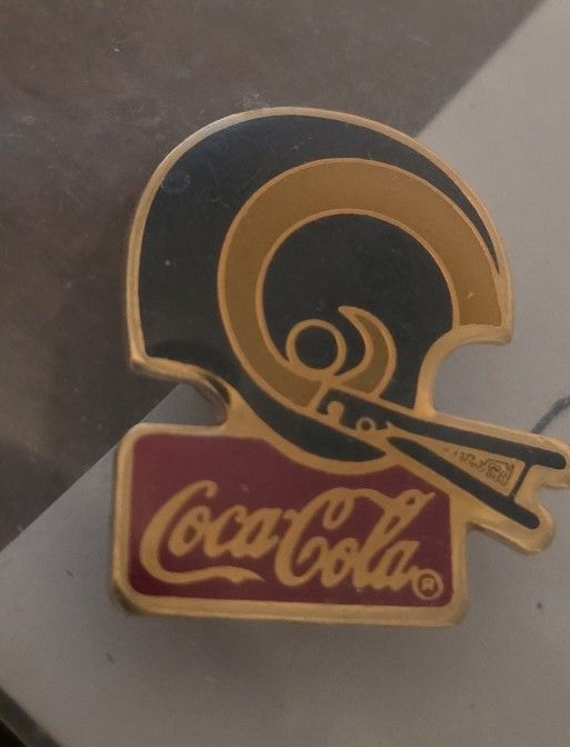 1985 RAMS PIN