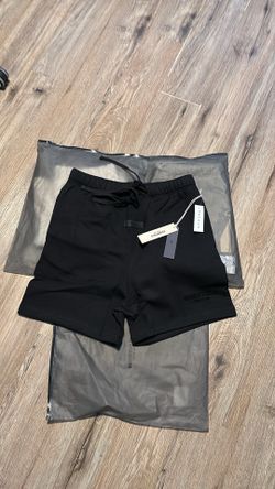 black essential shorts
