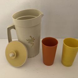 Vintage Tupperware Pitcher And 2 Cups Tumblers
