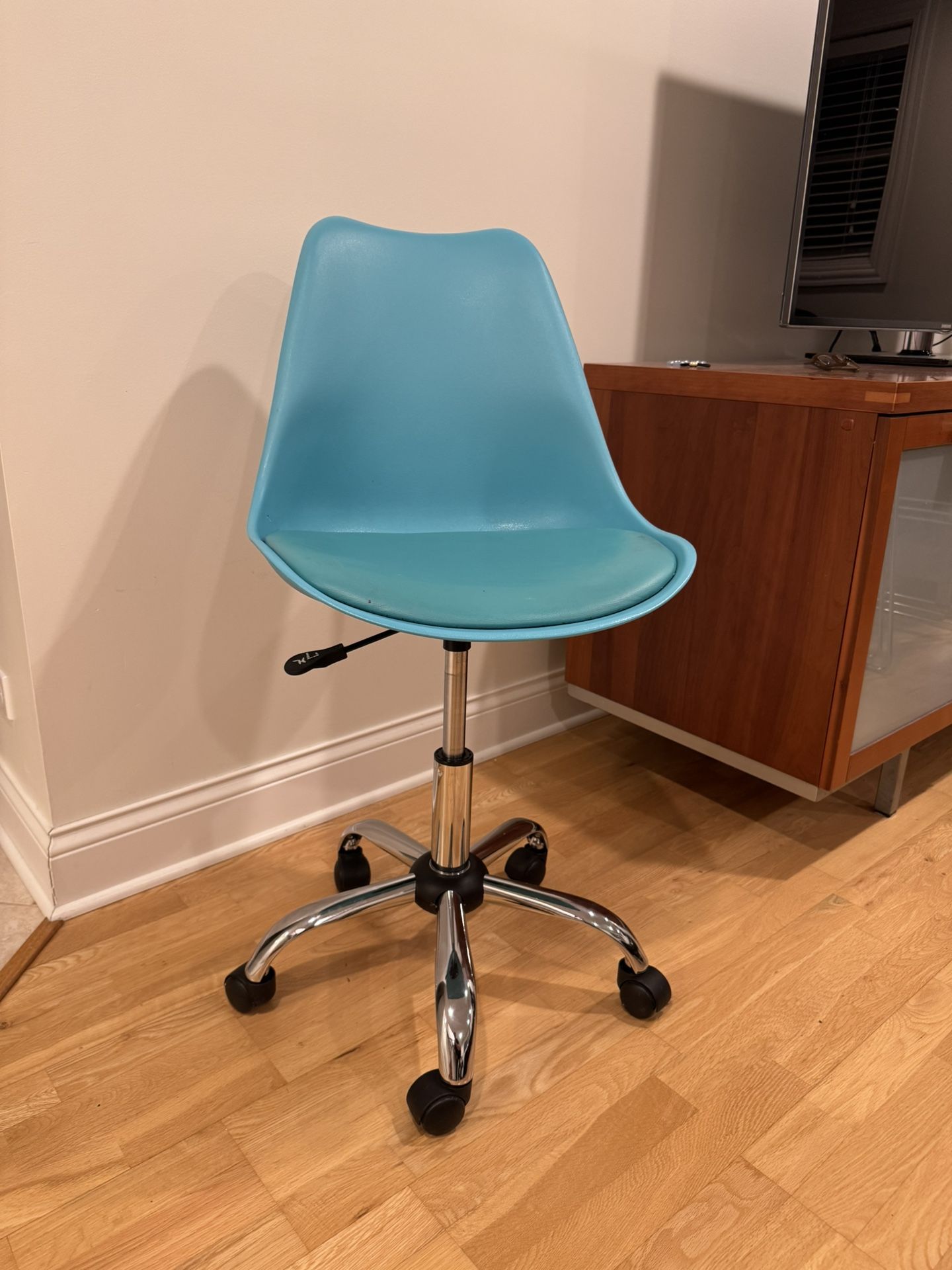 Computer desk chair