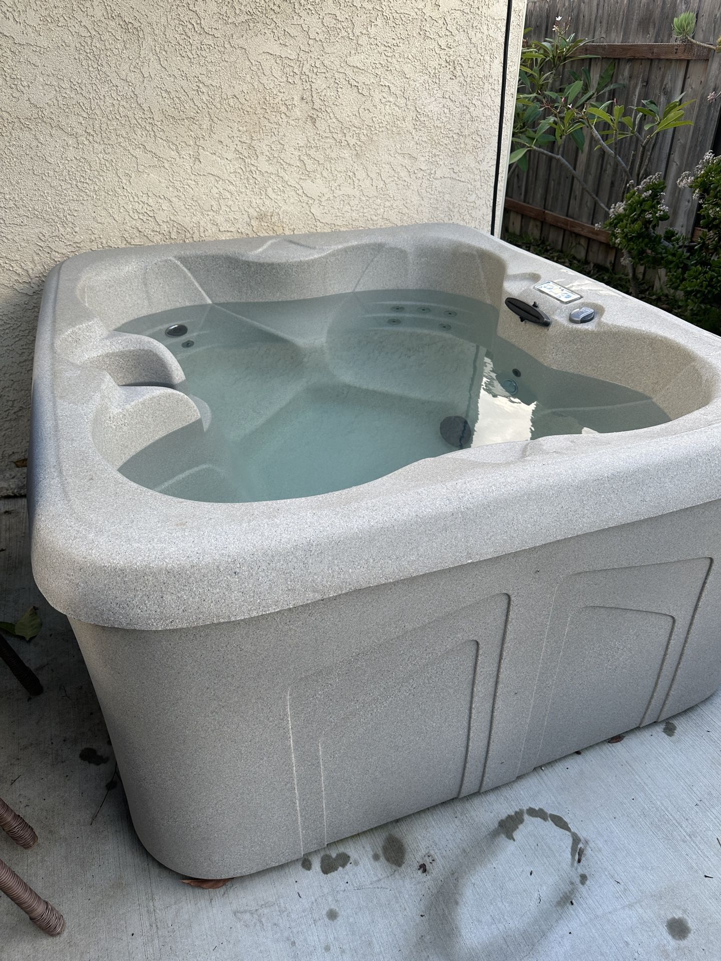 Aquaterra Spas Benicia 20-jet, 4-person Spa, Plug-n-Play