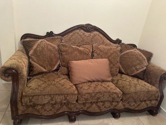 Traditional vintage sofa set