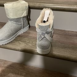 Shoes Ugg Size 9 New  Open Box 