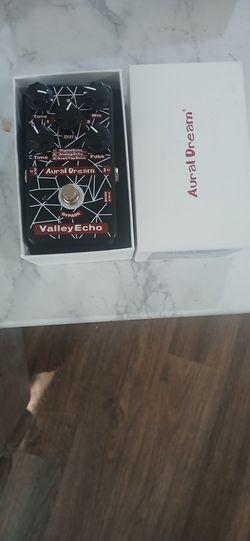 Aural dream valley echo pedal