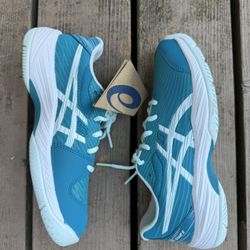 New ASICS Size 5