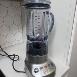 Breville Fresh & Furious Blender – Like New!