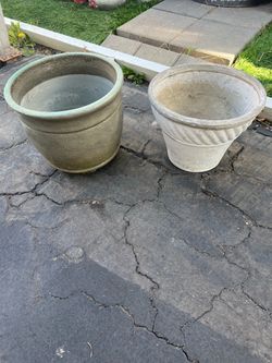 Plastic pots