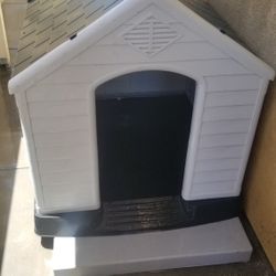 XL Dog House