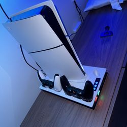 PS5 Slim 1TB.