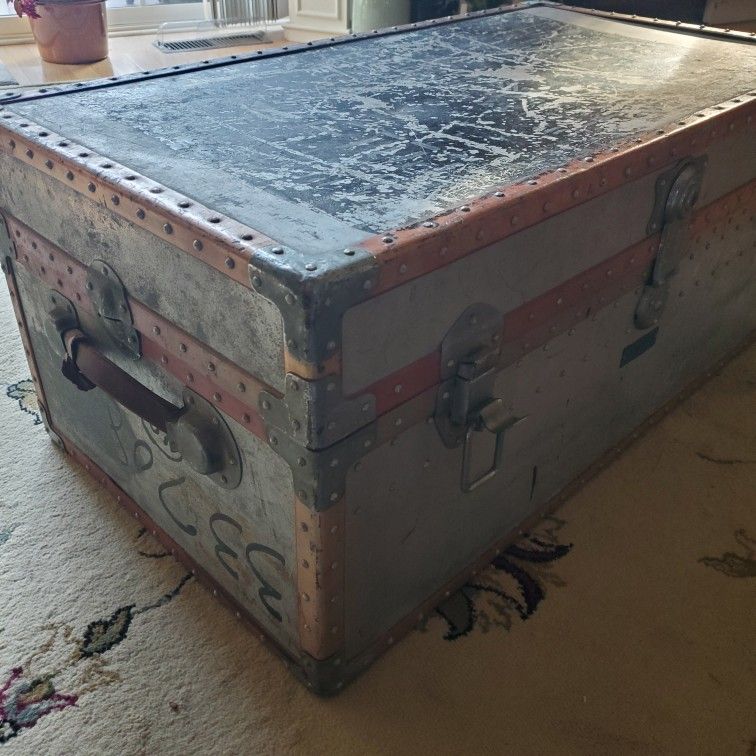 THIS IS AN AUTHENTIC JAPANESE WW2 FOOTLOCKER WITH INSERT! APPRAISED AT $900 SELLING AT $400