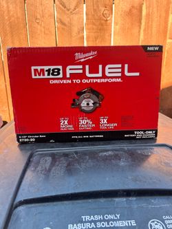 Milwaukee M18 FUEL 18V Lithium-lon Brushless Cordless 6-1/2 in. Circular Saw (Tool-Only)