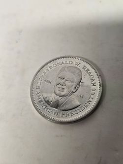 1984 Ronald Reagan 40th President Commemorative Medal collector coin not silver
