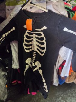 Kids halloween costumes second hand see details