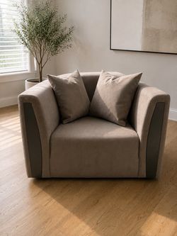 Oversized luxury lounge chair