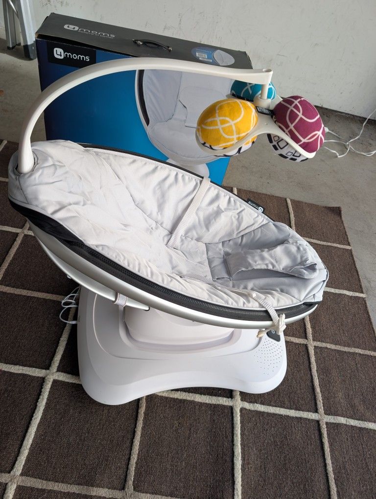 4moms MamaRoo Multi-Motion Baby Swing – Excellent Condition!