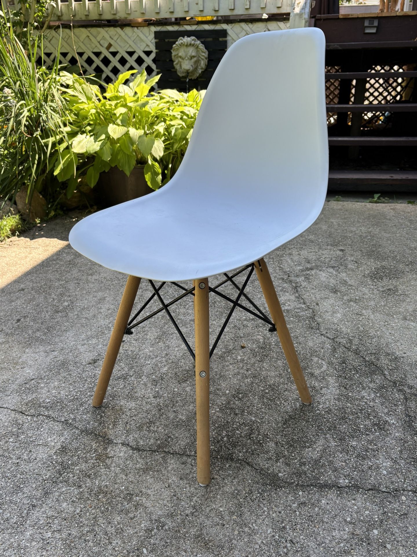 White Modern Chairs With Wooden Legs (Set Of 4)
