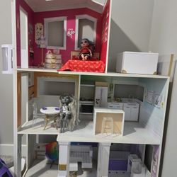 Rainbow High 4 Ft Doll House