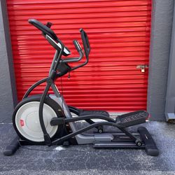 ELLIPTICAL TRAINER / PRO-FORM PRO 9.9/ IN GREAT CONDITION/ DELIVERY NEGOTIABLE 