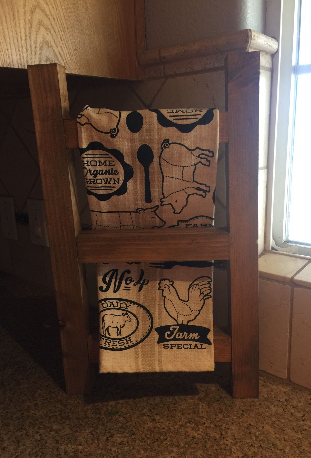 Kitchen towel ladder