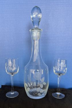 Vintage Etched Glass Decanter Set with 2 Cordial glasses