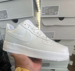 White tennis shoes