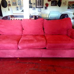 Mathis Brothers Couch Very Comfortable Excellent Condition Very Comfortable Can Deliver Okc Area 30