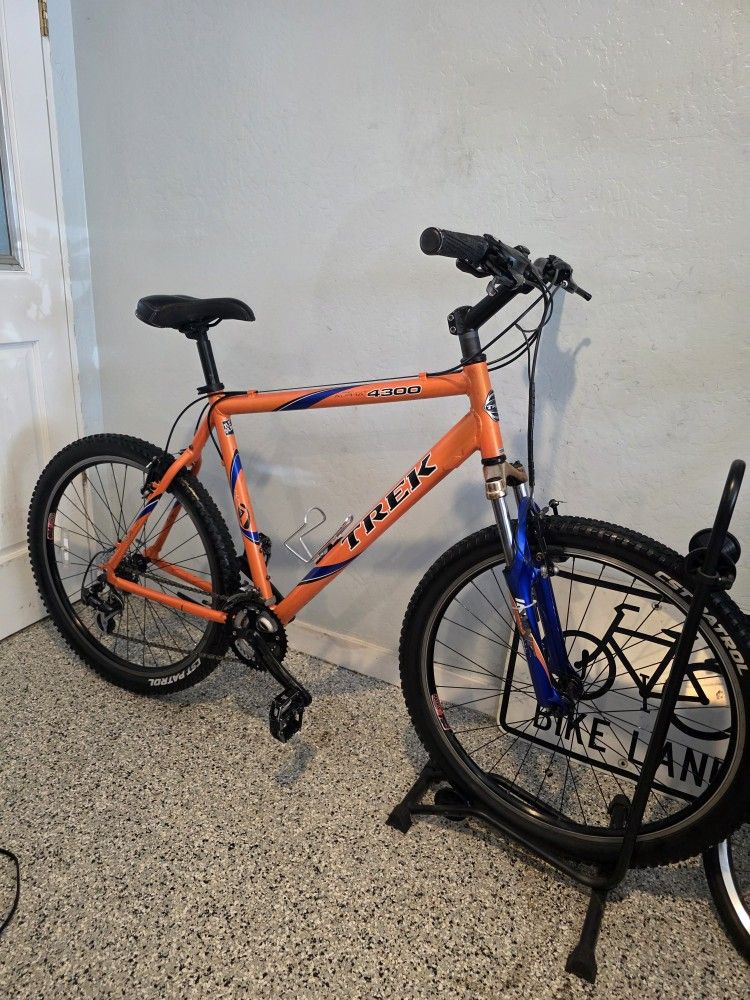 🔥🚲🔥Trek 4300 Alpha Mountain Bike Aluminum 26” Wheel Shimano Nice Working (Large)🔥🚲🔥