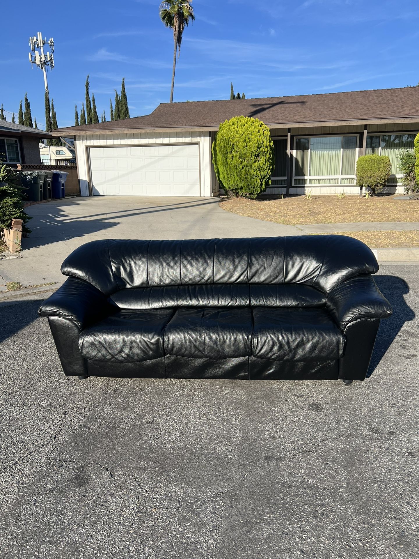 Genuine Italian Leather Couch β Black β Comfortable & Stylish