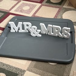 Mr & Mrs 