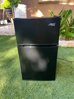Arctic King Mini Fridge with Freezer 33 inches tall 19 inches wide 20 inches deep