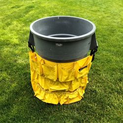 Rubbermaid Commercial Products 44-Gallon Gray Trash Can And Yellow Caddy Bag